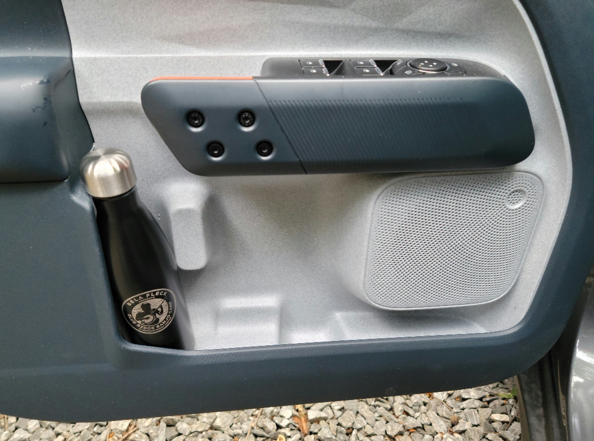 I found a water bottle that fits in the Maverick's door really well   MaverickTruckClub - 2022+ Ford Maverick Pickup Forum, News, Owners,  Discussions