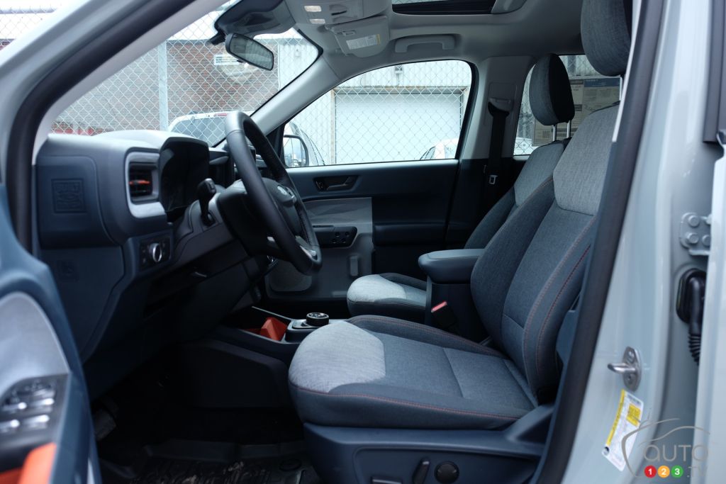 Interior 2021 Ford Maverick XL Cactus Gray 13.jpg