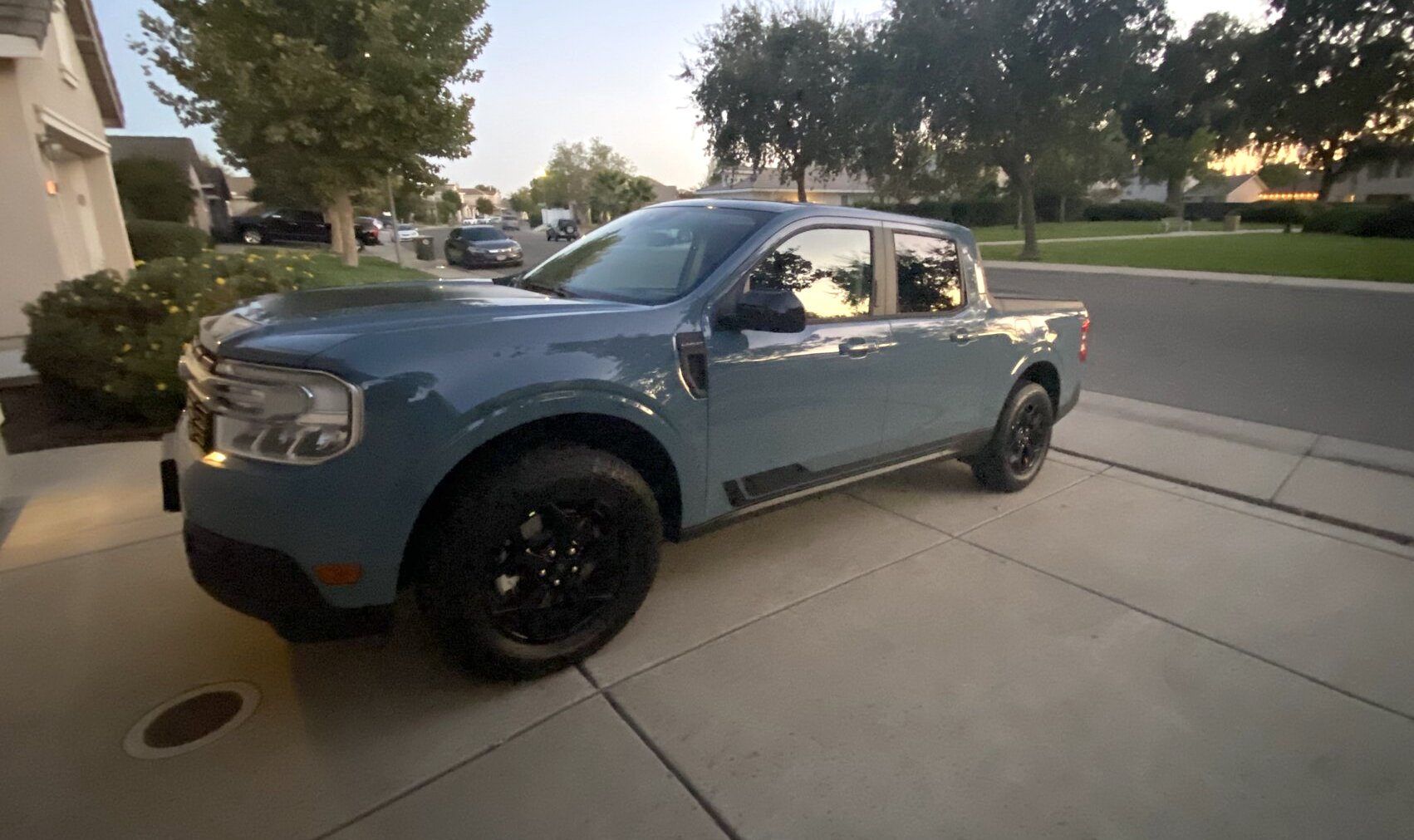 I found a water bottle that fits in the Maverick's door really well   MaverickTruckClub - 2022+ Ford Maverick Pickup Forum, News, Owners,  Discussions