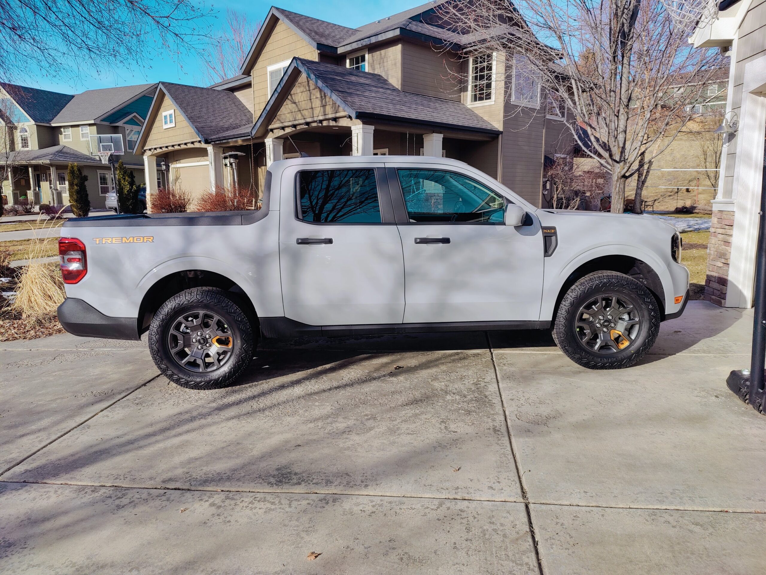 Avalanche Gray Tremor with 245/70R17 Nitto Nomad Grapplers